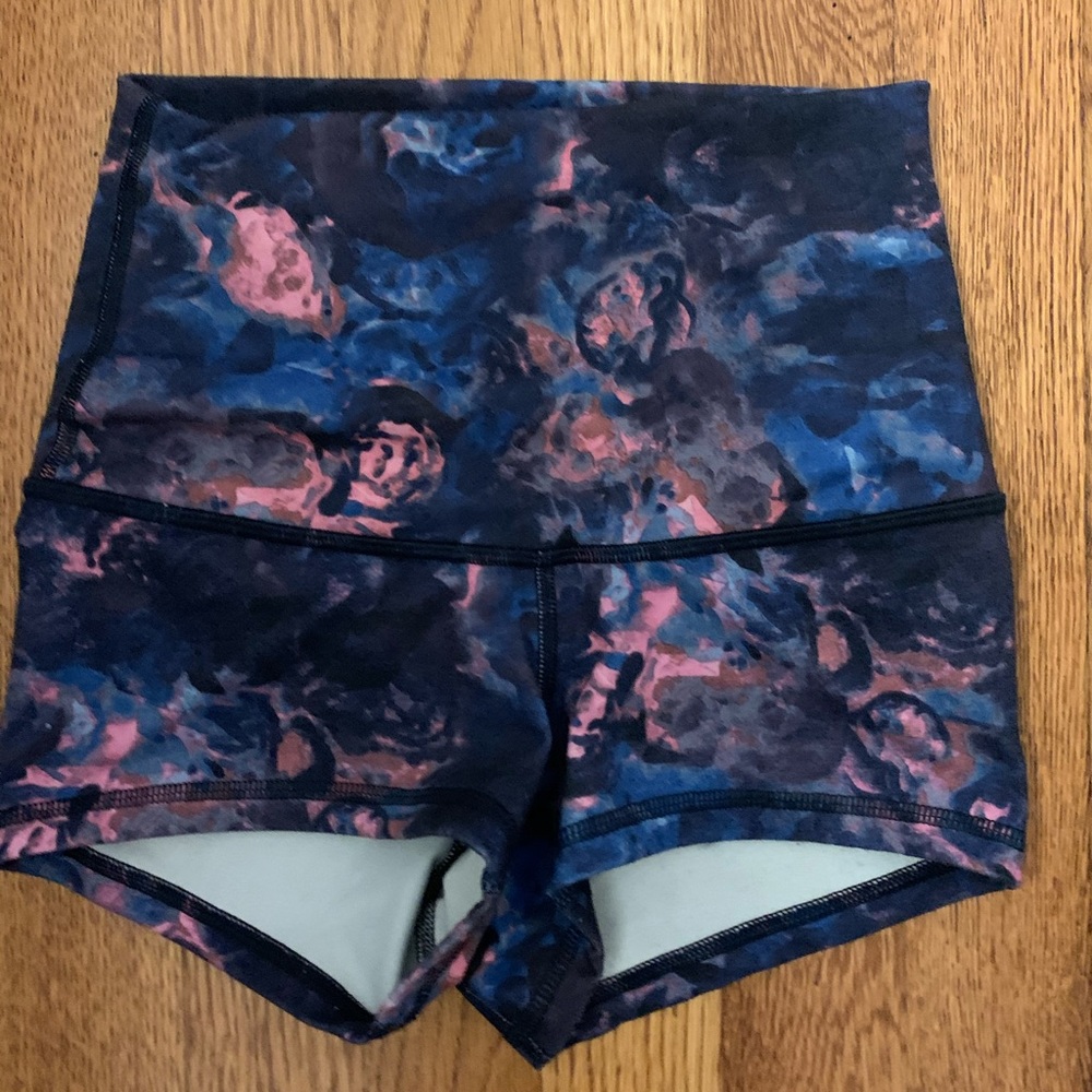 patterned high waisted yoga shorts lululemon
